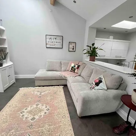 Apartment Private Garden Oasis In Bristol