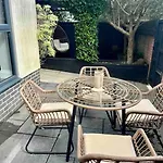 Private Garden Oasis In Appartamento Bristol