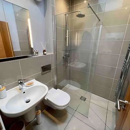 Private Garden Oasis In Apartman Bristol