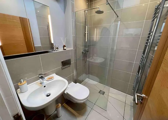 Private Garden Oasis In Apartamento Bristol