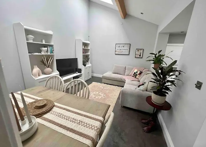 Апартаменти Private Garden Oasis In