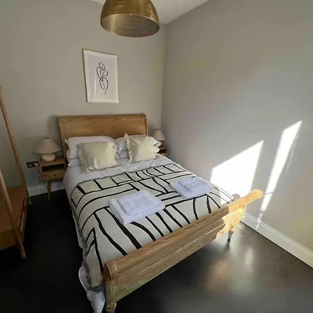 Private Garden Oasis In Bristol