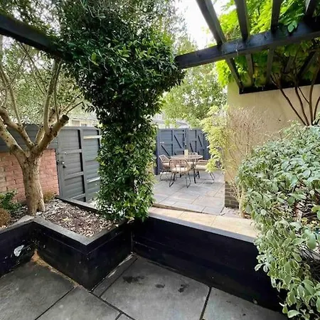 Apartman Private Garden Oasis In *