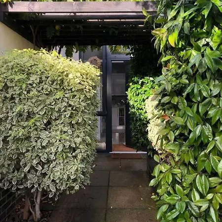 Private Garden Oasis In דירה *