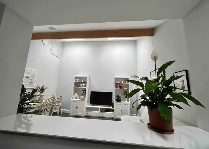 公寓 Private Garden Oasis In *