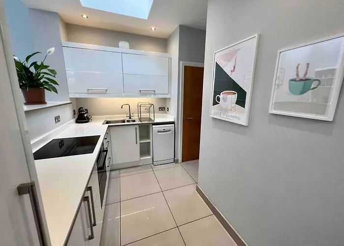 Private Garden Oasis In 公寓 *